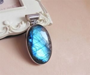 Labradorite meaning